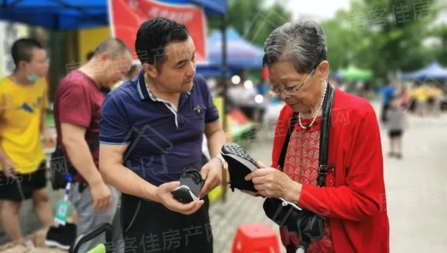 跳蚤市场现场图 跳蚤市场现场图
